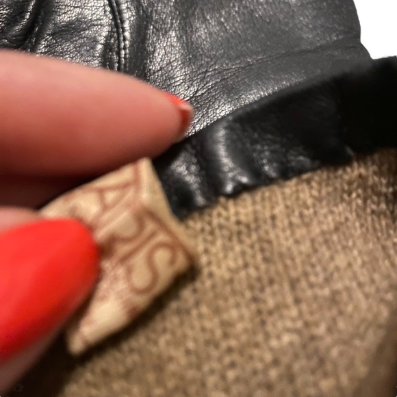 Vintage Aris Black Leather Gloves 100% Cashmere Lining Size 6.5 - Picture 4 of 9
